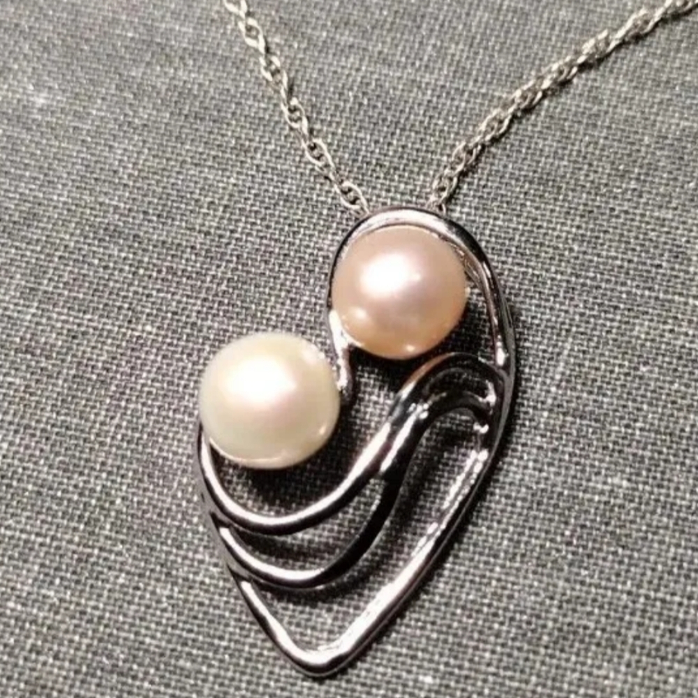 Mother's Love Necklace *Retired* Pink & Cream Pearls Retail For$79 Vantel Pearls